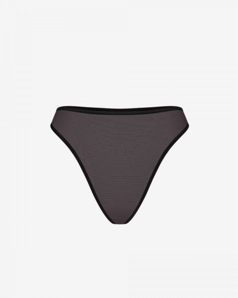 gwen-black-panties-front-promees