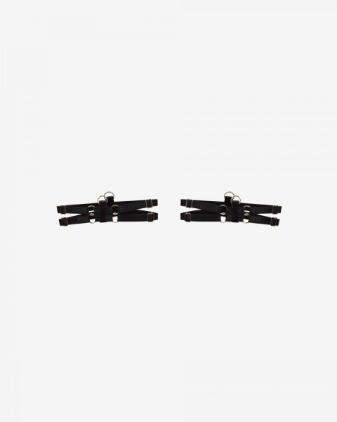 gwen-black-garters-front-promees